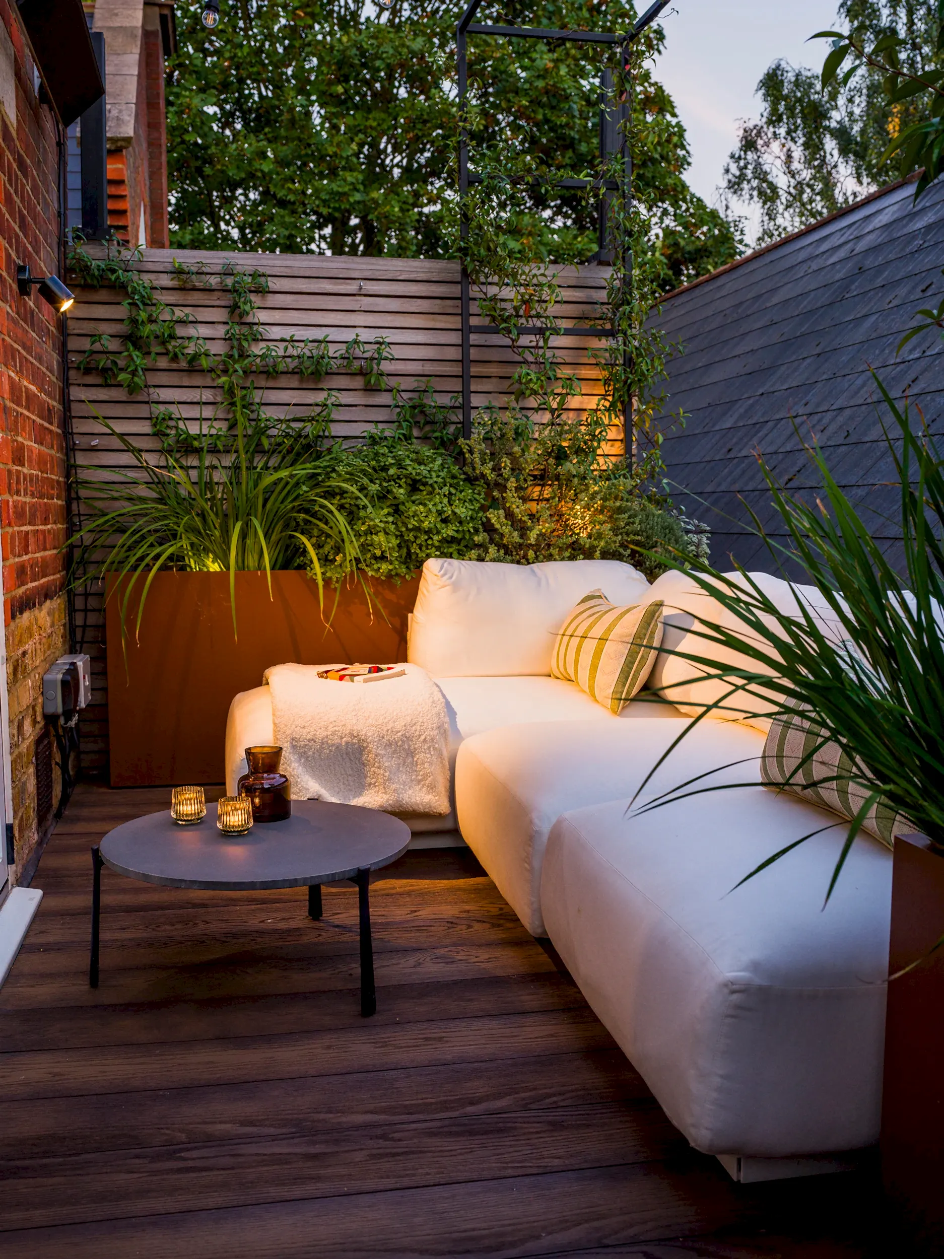 Rooftop retreat seating